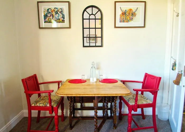 The Red Red Robin Cottage
